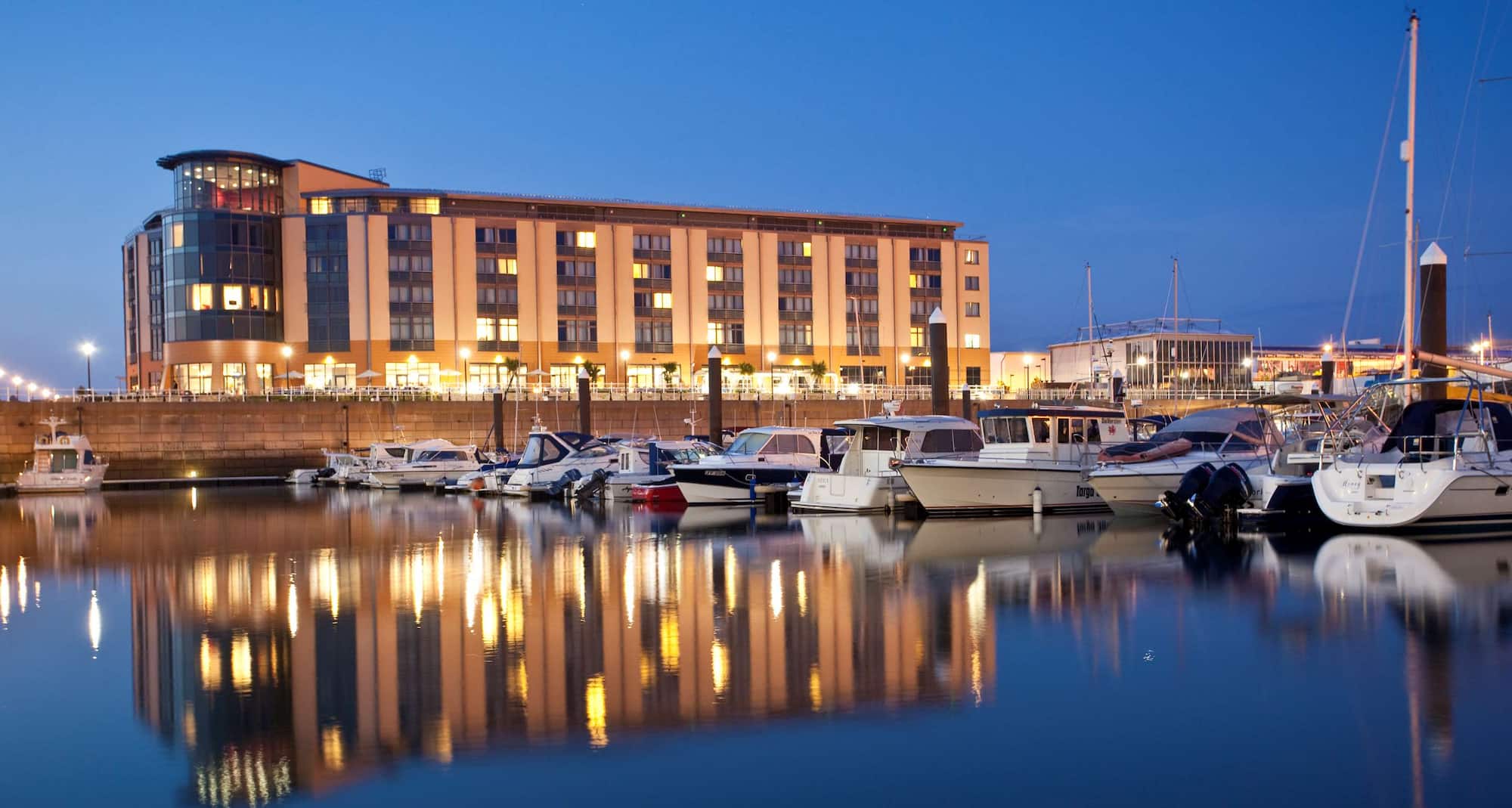 Radisson Blu Waterfront Hotel, Jersey – Außenansicht des Hotels