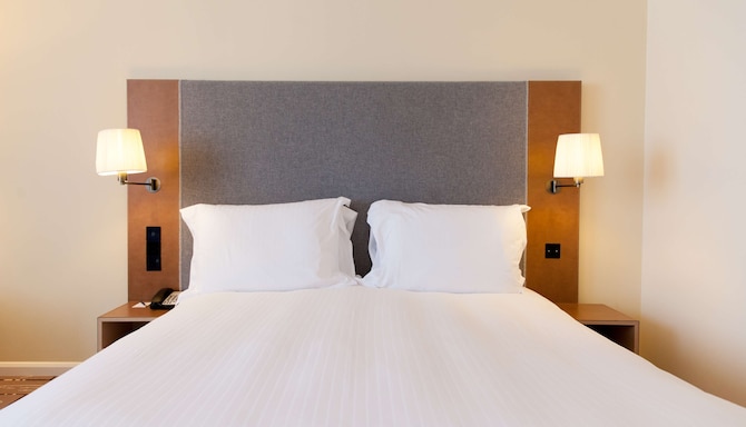 Radisson Blu Waterfront Hotel, Jersey - Guest room