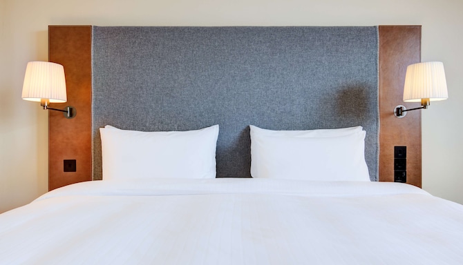 Radisson Blu Waterfront Hotel, Jersey - Standard Room with inland view