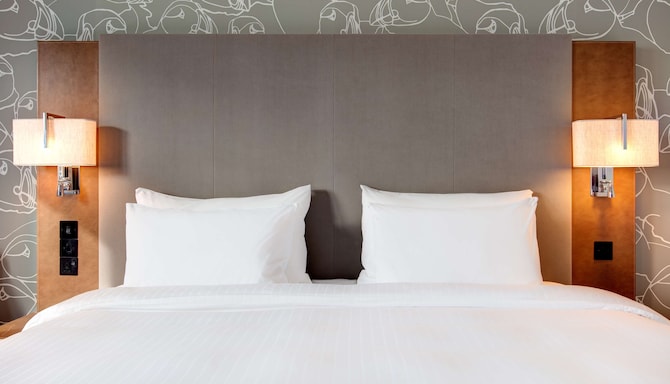 Radisson Blu Waterfront Hotel, Jersey - Superior Room with sea view