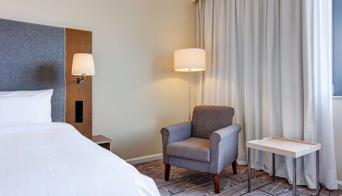 Radisson Blu Waterfront Hotel, Jersey - Standard Room with inland view
