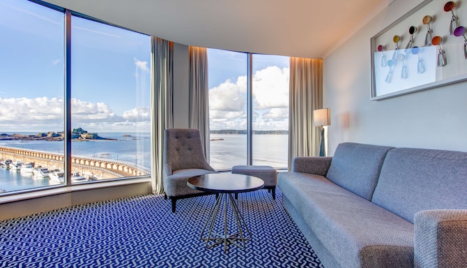 Radisson Blu Waterfront Hotel, Jersey - Suite with panoramic sea view