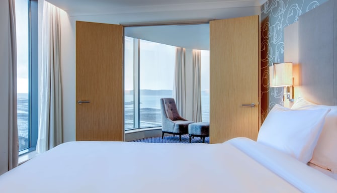 Radisson Blu Waterfront Hotel, Jersey - Suite with panoramic sea view