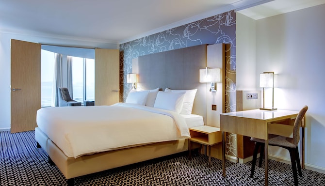 Radisson Blu Waterfront Hotel, Jersey - Suite with panoramic sea view