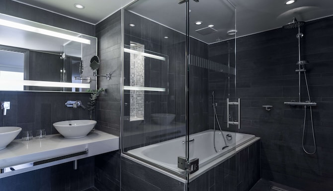 Radisson Blu Waterfront Hotel, Stockholm, A Verified Net Zero Hotel - Suite - Bathroom