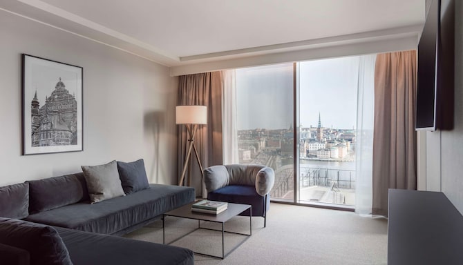 Radisson Blu Waterfront Hotel, Stockholm, A Verified Net Zero Hotel - Suite - Living Room