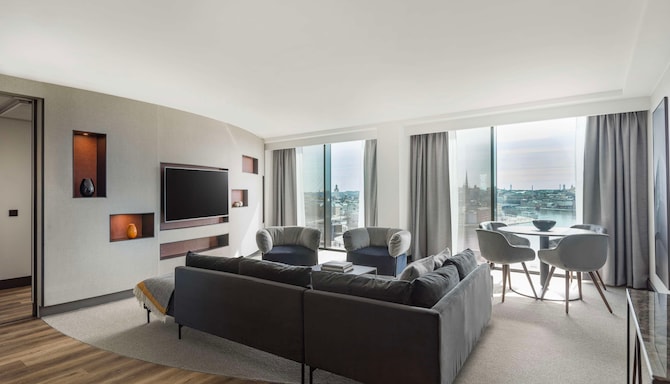 Radisson Blu Waterfront Hotel, Stockholm, A Verified Net Zero Hotel - Presidential Suite - Living Room