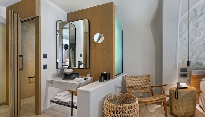 Radisson Blu Zaffron Resort, Santorini - 套房浴室