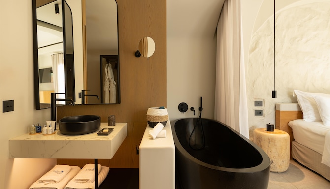 Radisson Blu Zaffron Resort, Santorini - 套房浴室