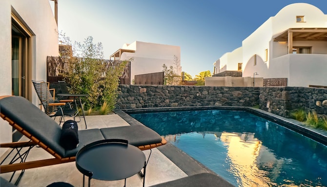 Radisson Blu Zaffron Resort, Santorini - 泳池景色