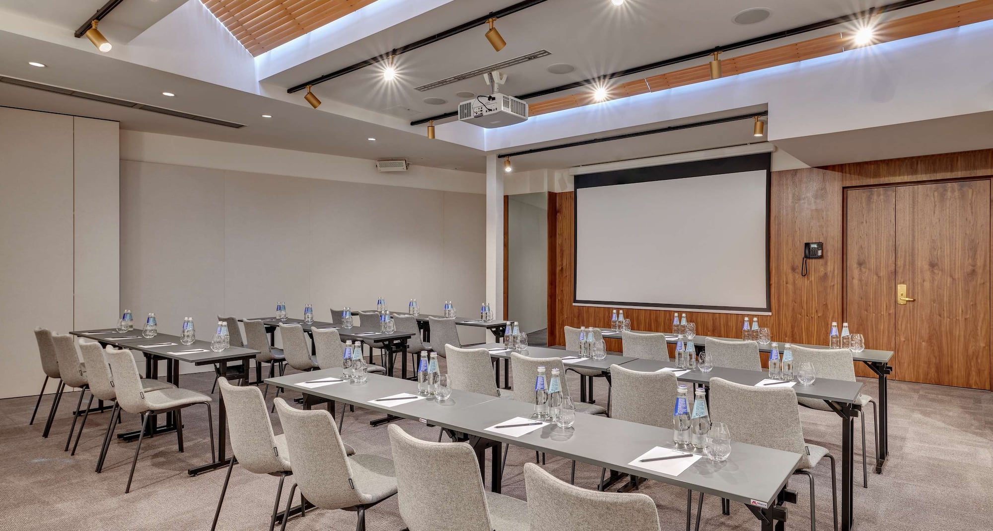 Radisson Blu Royal Astorija Hotel, Vilnius - Meeting room, conference center, sclassroom setup