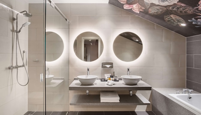 Radisson Collection Astorija Hotel, Vilnius - Suite Bad