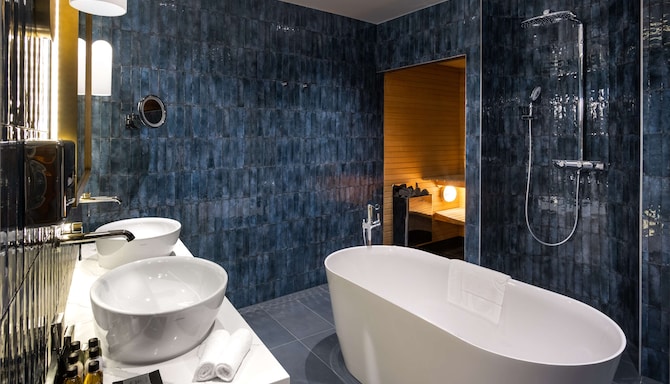 Radisson Collection Astorija Hotel, Vilnius - Bad im Gästezimmer