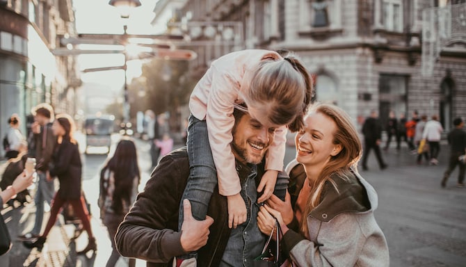 Radisson Collection - Family shopping