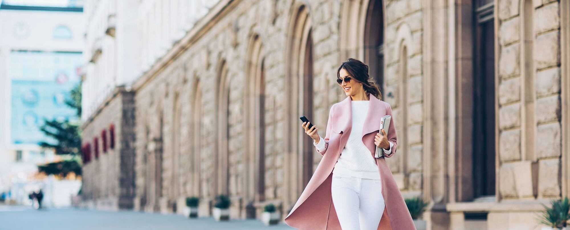 {slide.slideData.multimedia.alternateText}