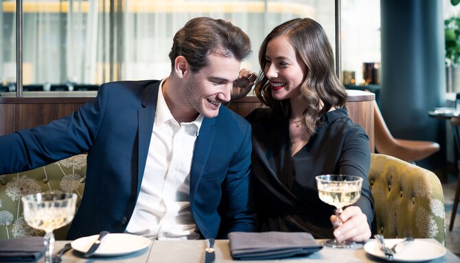 Marke Radisson Collection – Paar in Restaurant
