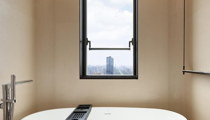 Radisson Collection Hi-Tech Zone Chengdu - Grand Skyline King Room with River View