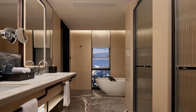 Radisson Collection Hi-Tech Zone Chengdu - Grand Skyline King Room with Panoramic View