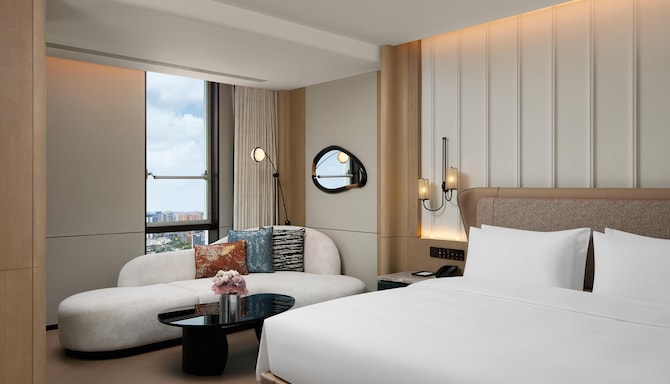 Radisson Collection Hi-Tech Zone Chengdu - Grand Skyline King Room with River View