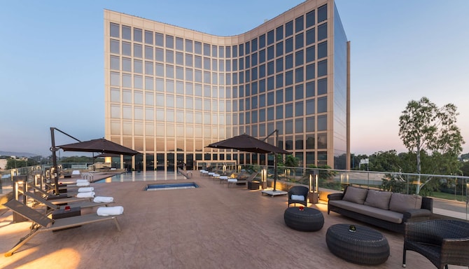 Radisson Collection Hotel Bamako - Oasis pool bar