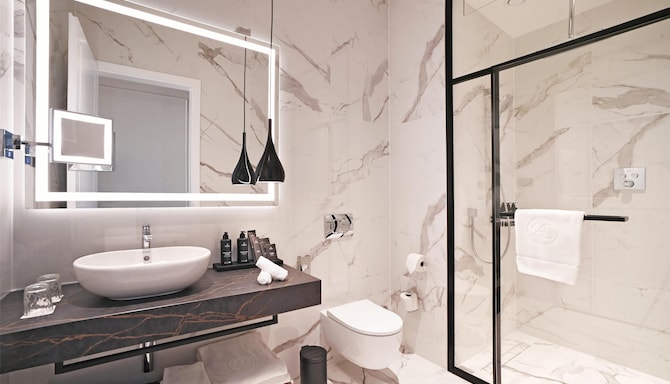 Radisson Collection Hotel, Basilica Budapest - Гостевая комната с ванной