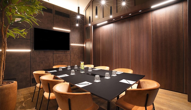 Crown Boardroom