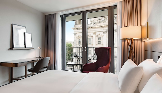 Explore the elegant Radisson Collection Hotel, Berlin | Radisson Hotels