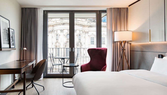 Radisson Collection Hotel, Berlin - Premium balcony room with Cathedral view