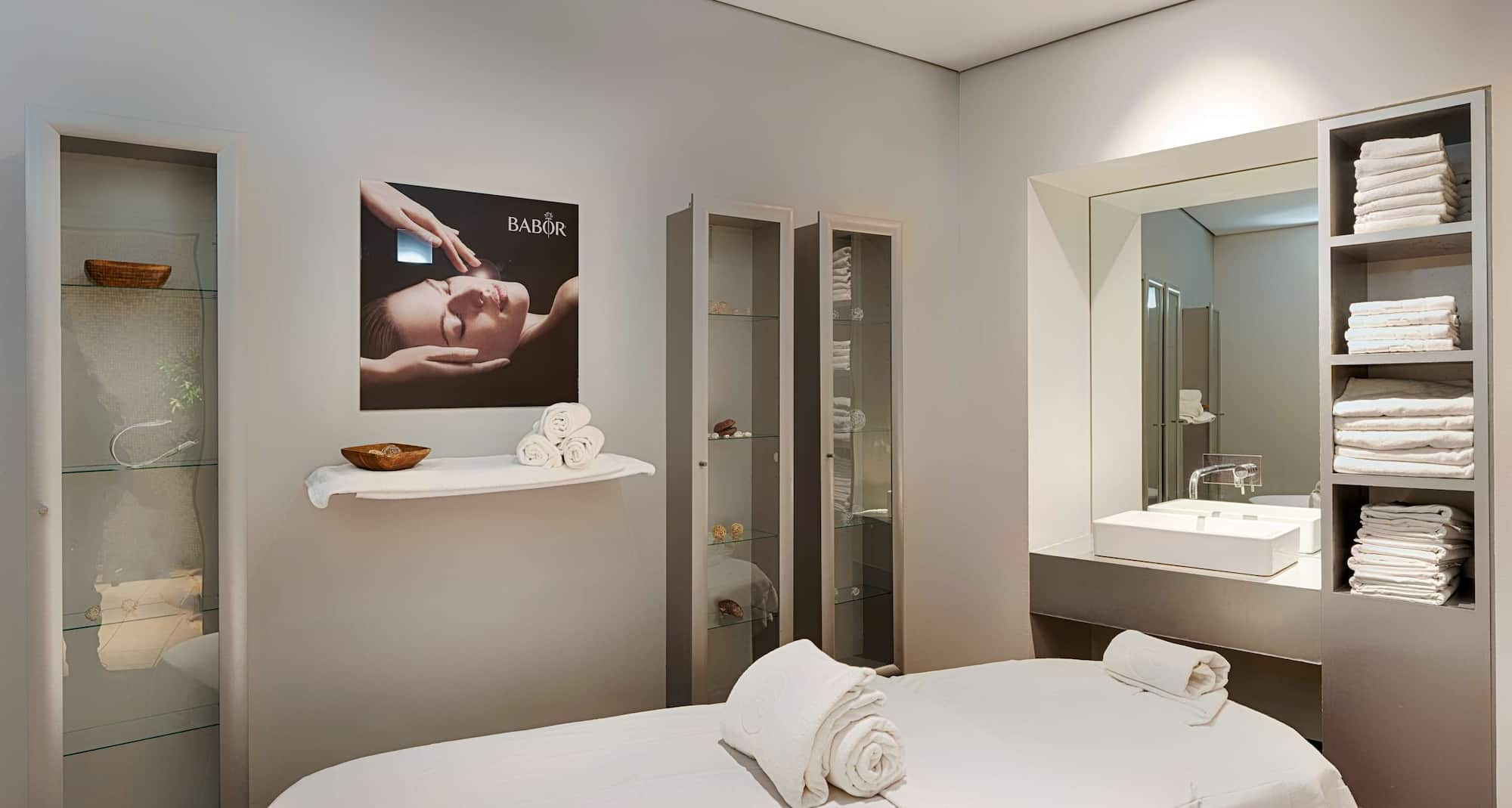 Radisson Collection Hotel, Berlin - Spa treatment room