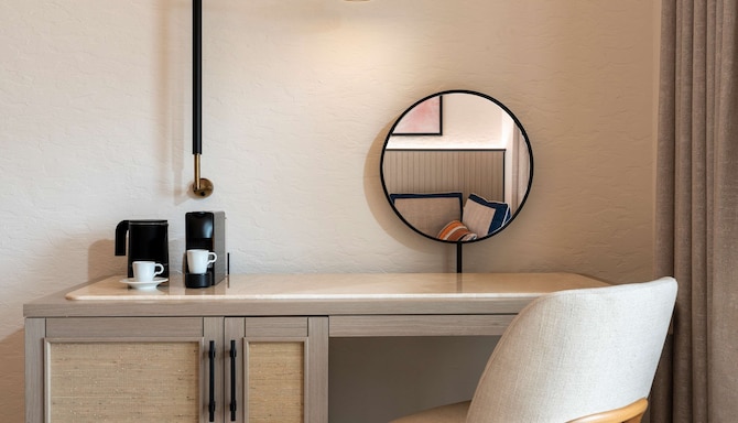 Radisson Collection Hotel, Bodrum - Guest room desk