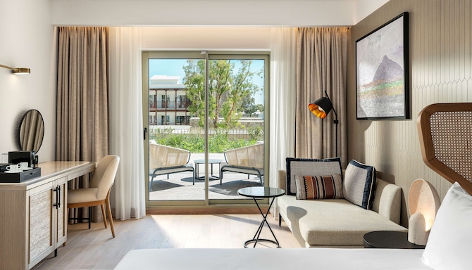 Radisson Collection Hotel, Bodrum - Junior Suite sitting area