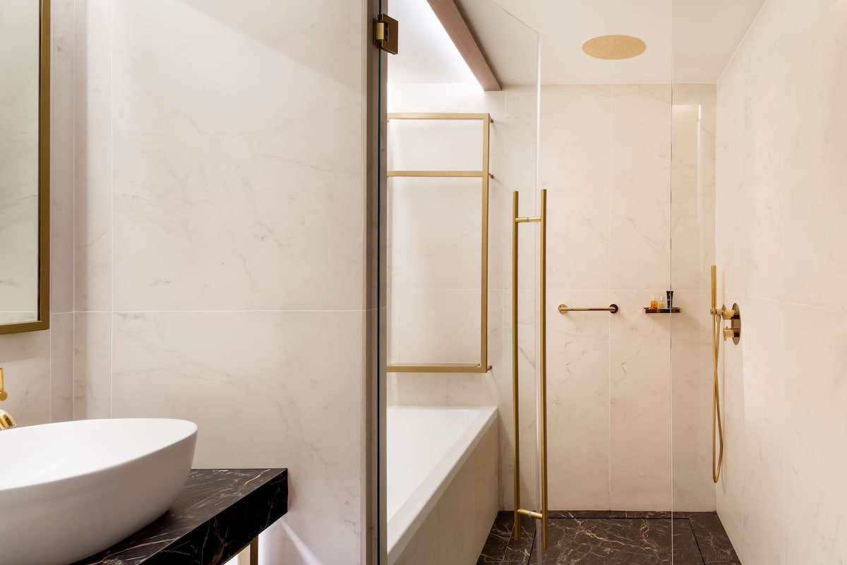 Radisson Collection Hotel, Gran Via Bilbao - Premium bathroom