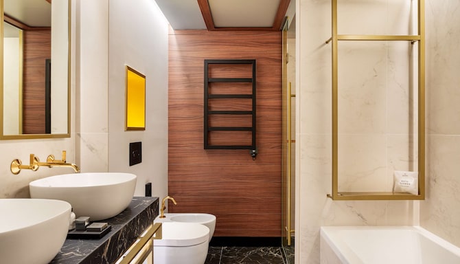 Radisson Collection Hotel, Gran Via Bilbao - Collection Room bathroom