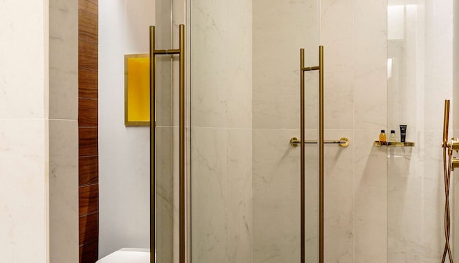 Radisson Collection Hotel, Gran Via Bilbao - Collection Superior - Balcony bathroom