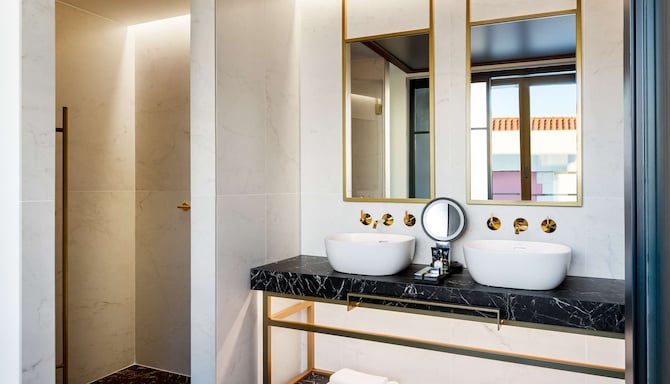 Radisson Collection Hotel, Gran Via Bilbao - Presidential Suite bathroom
