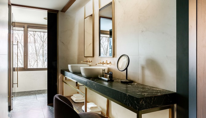 Radisson Collection Hotel, Gran Via Bilbao - Suite bathroom