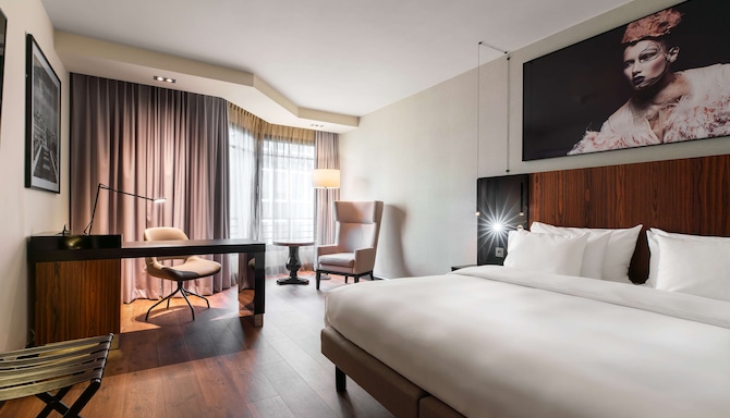 Book a Hotel Room in Brussels' Grand Place | Radisson Collection