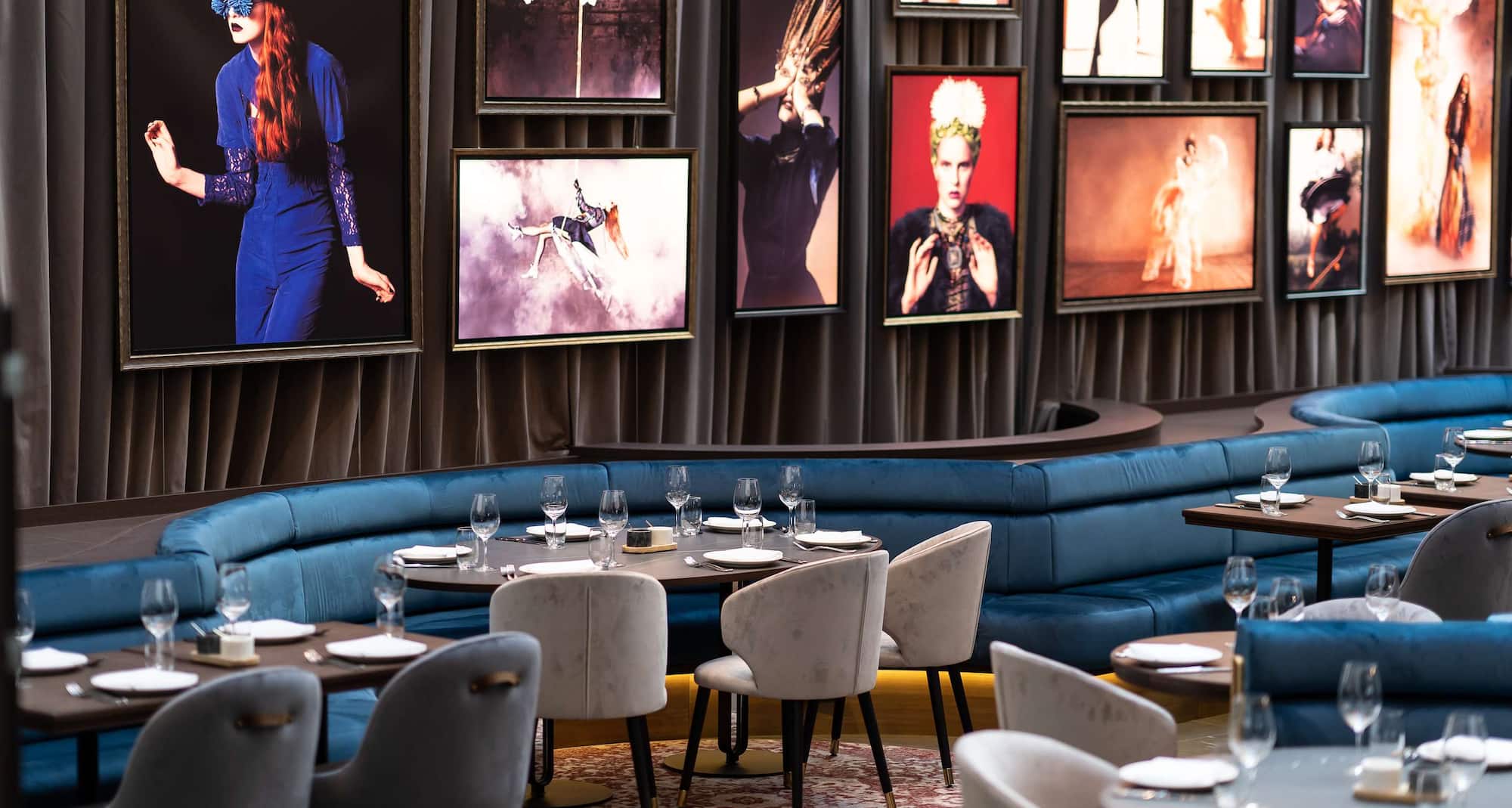 Radisson Collection Hotel, Grand Place Brussels - atrio, obras de arte