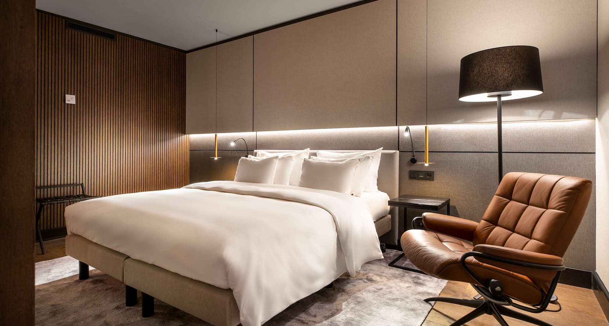 Radisson Collection Hotel, Grand Place Brussels - Premium Suite, bedroom area