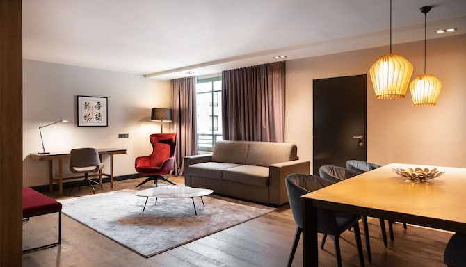 Radisson Collection Hotel, Grand Place Brussels - Premium Suite, living room with dining area