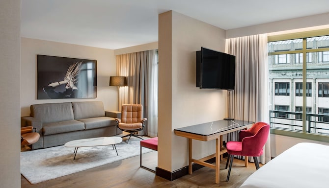 Radisson Collection Hotel, Grand Place Brussels - Desk and living area