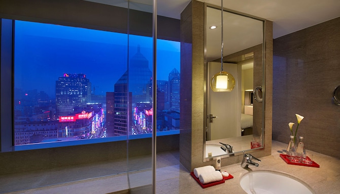 Radisson Collection Hotel, Hyland Shanghai - Collection Deluxe Room bathroom