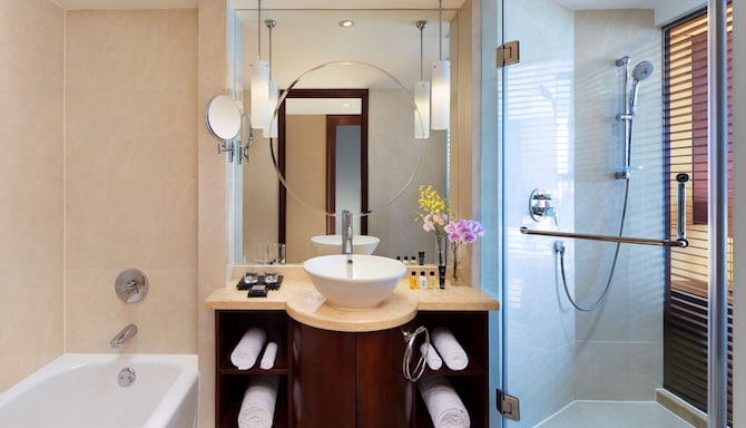 Radisson Collection Hotel, Hyland Shanghai - Collection Executive Room bathroom