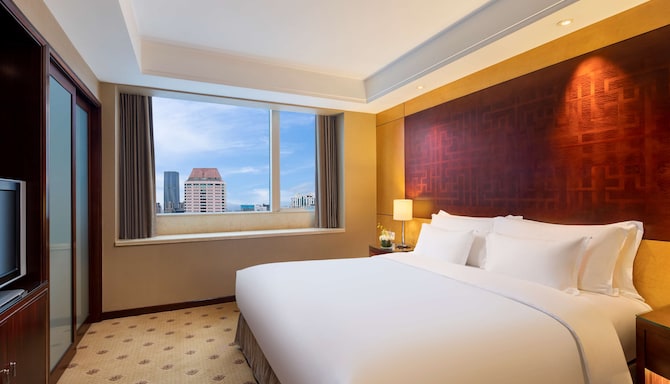 Radisson Collection Hotel, Hyland Shanghai - Executive Suite queen bed