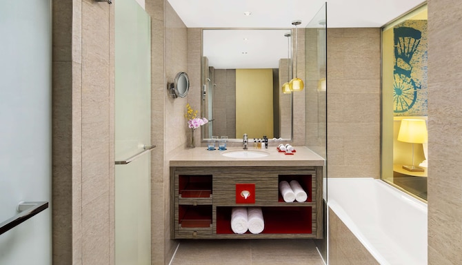 Radisson Collection Hotel, Hyland Shanghai - Junior Suite family room bathroom