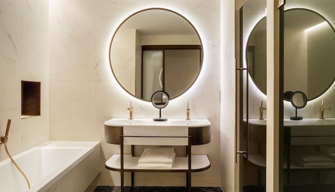 Radisson Collection Hotel, Magdalena Plaza Sevilla - Guest bathroom