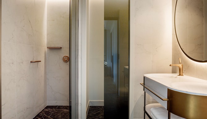 Radisson Collection Hotel, Magdalena Plaza Sevilla - Guest bathroom