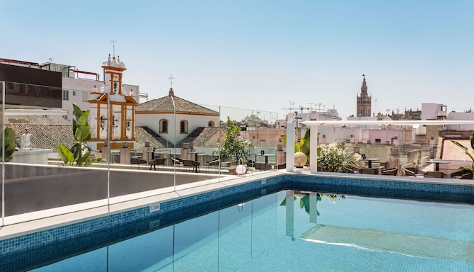 Radisson Collection Hotel, Magdalena Plaza Sevilla - Rooftop pool