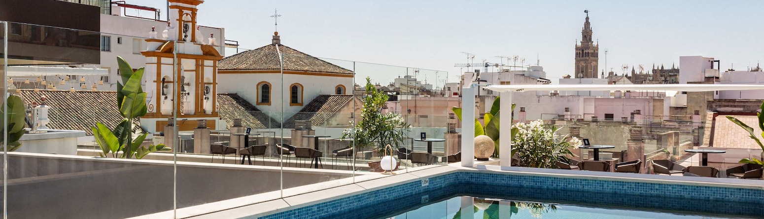 Radisson Collection Hotel, Magdalena Plaza Sevilla - Rooftop pool