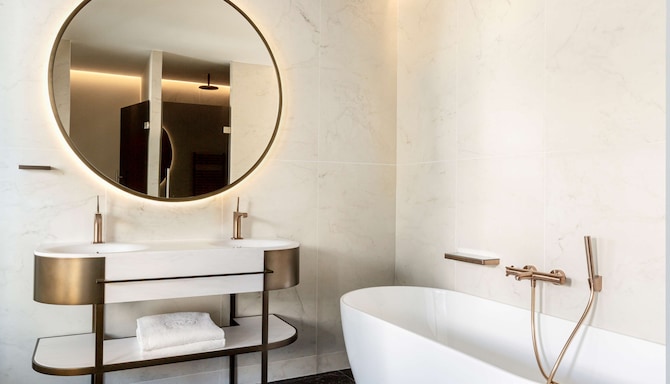 Radisson Collection Hotel, Magdalena Plaza Sevilla - Presidential Suite bathroom